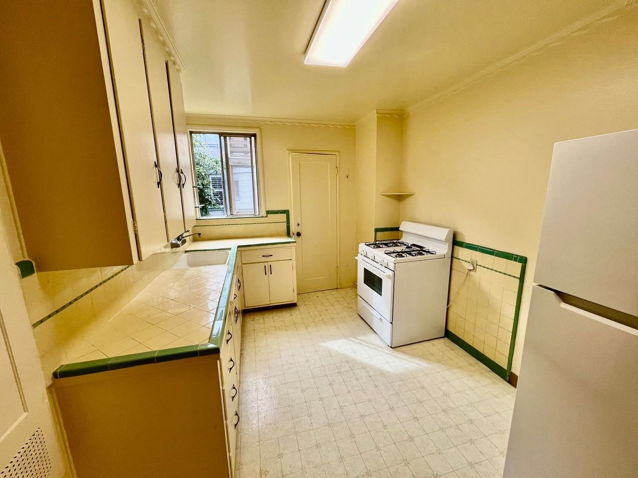 2841 Gough St - Photo 3 of 16