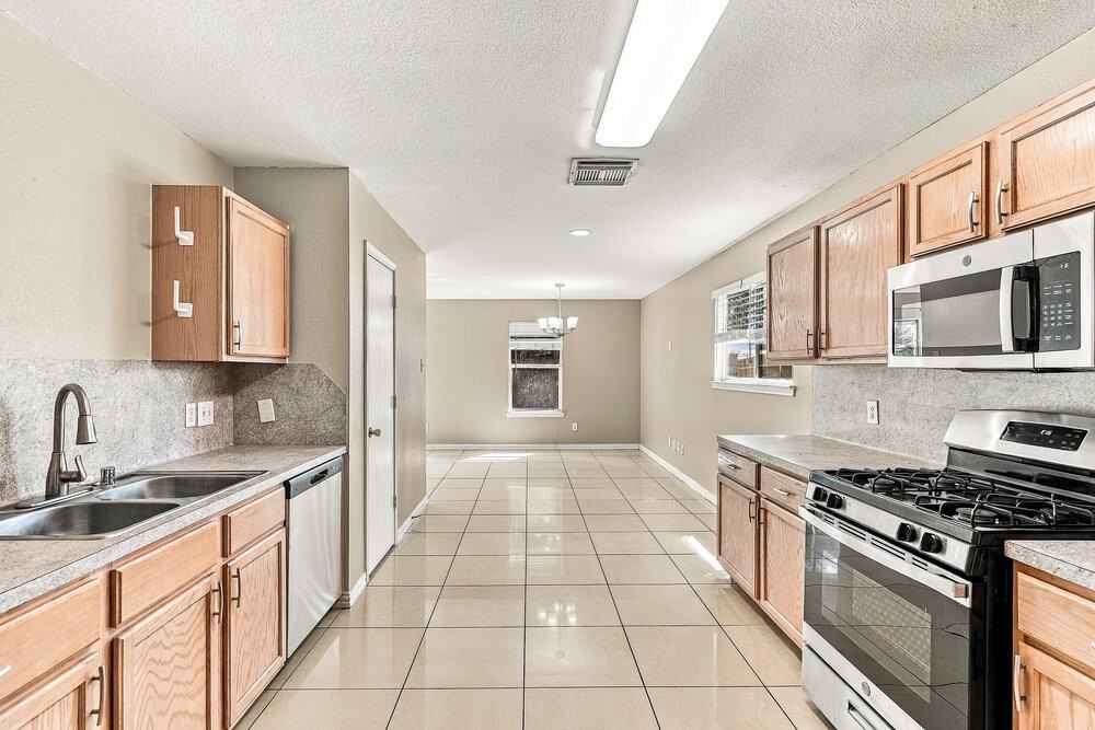 12510 Aarons Way Dr - Photo 5 of 17