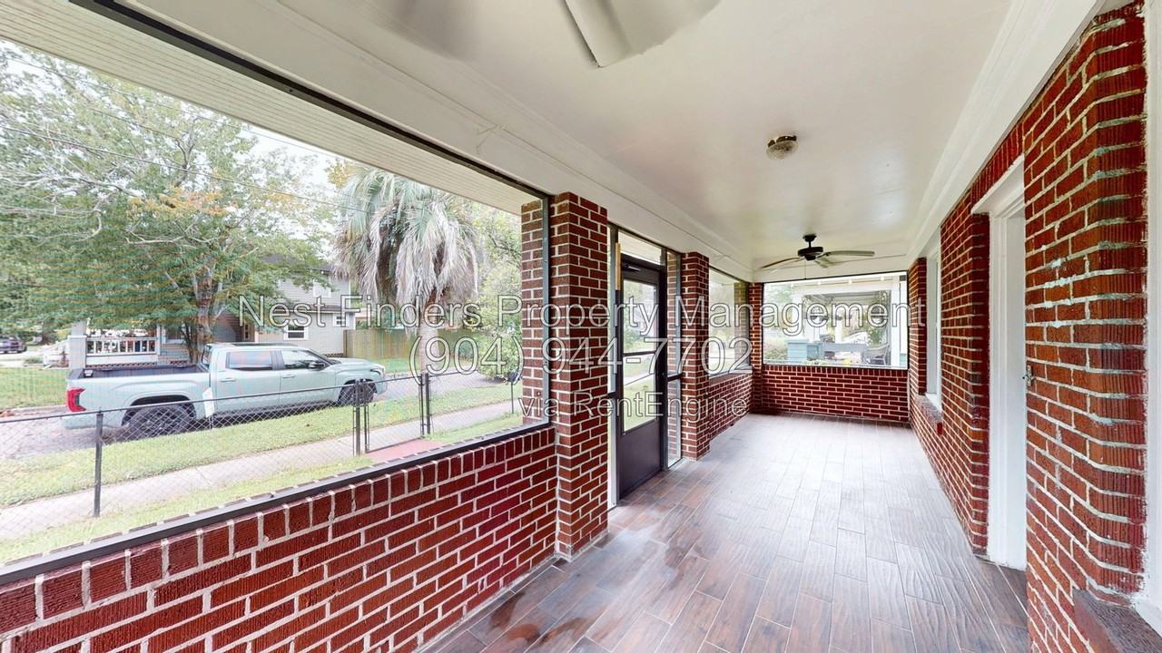 2803 Green St - Photo 2 of 26
