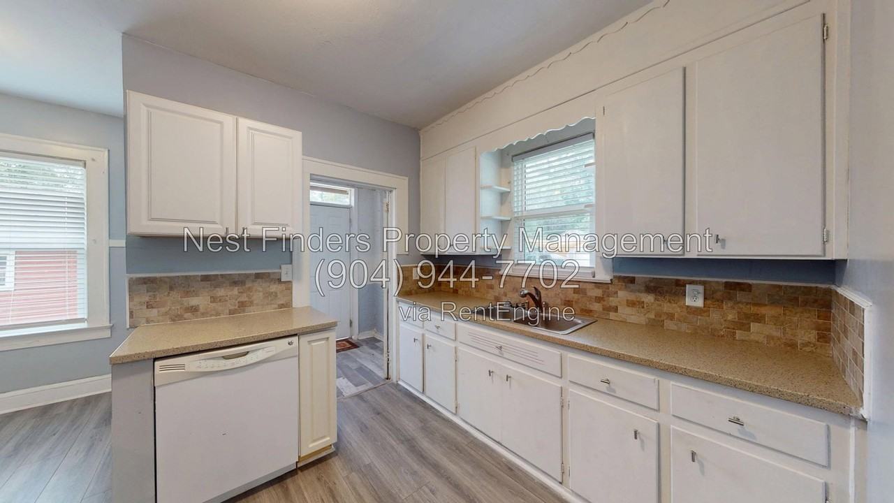 2803 Green St - Photo 7 of 26