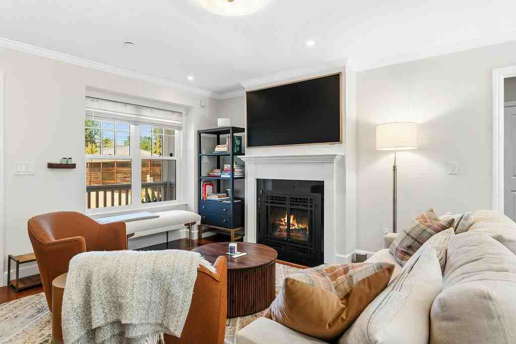 418 North St - Photo 6 of 50
