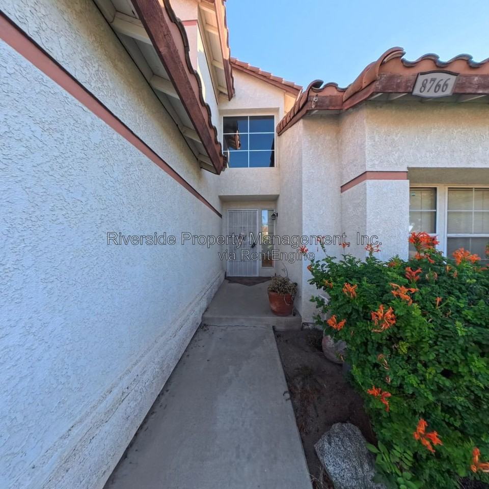 8766 Morninglight Cir - Photo 4 of 35