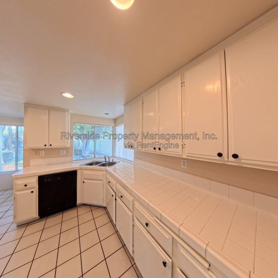 8766 Morninglight Cir - Photo 7 of 35