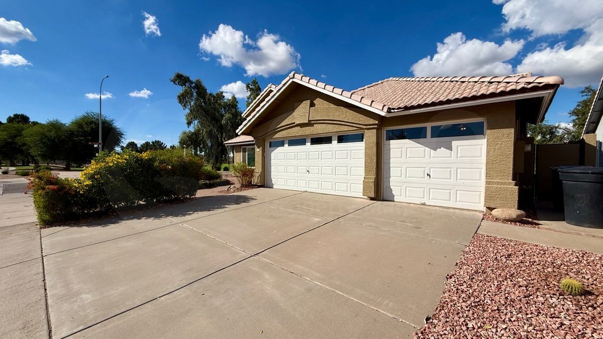 4890 W Geronimo St - Photo 2 of 24