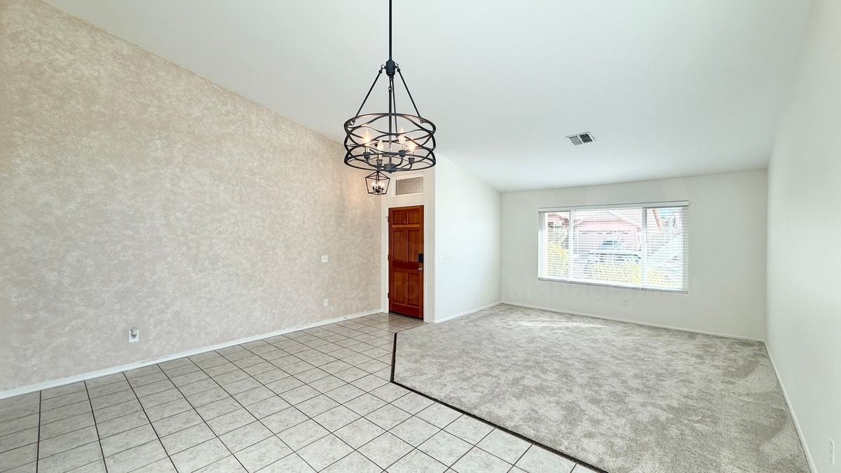 4890 W Geronimo St - Photo 5 of 24