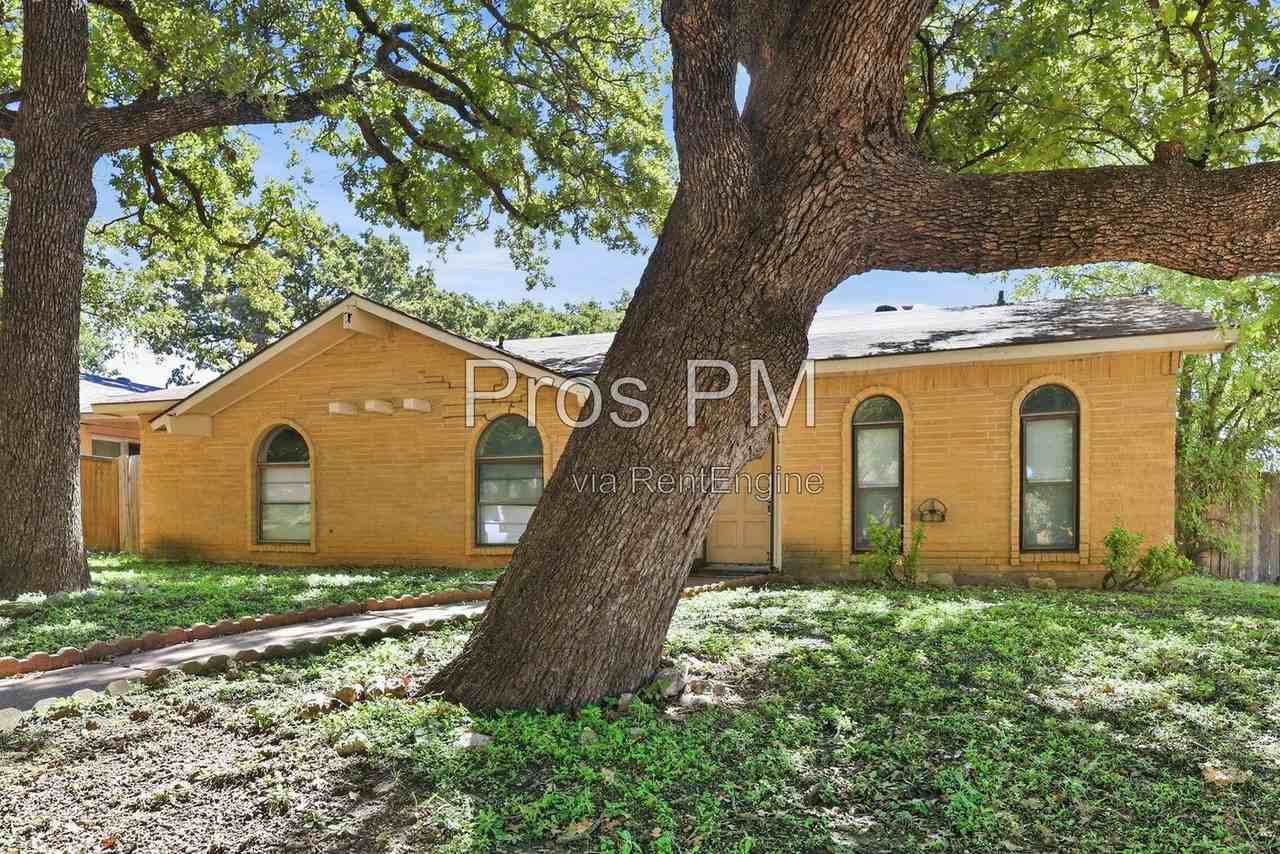 1244 Winterwood Dr - Photo 3 of 18