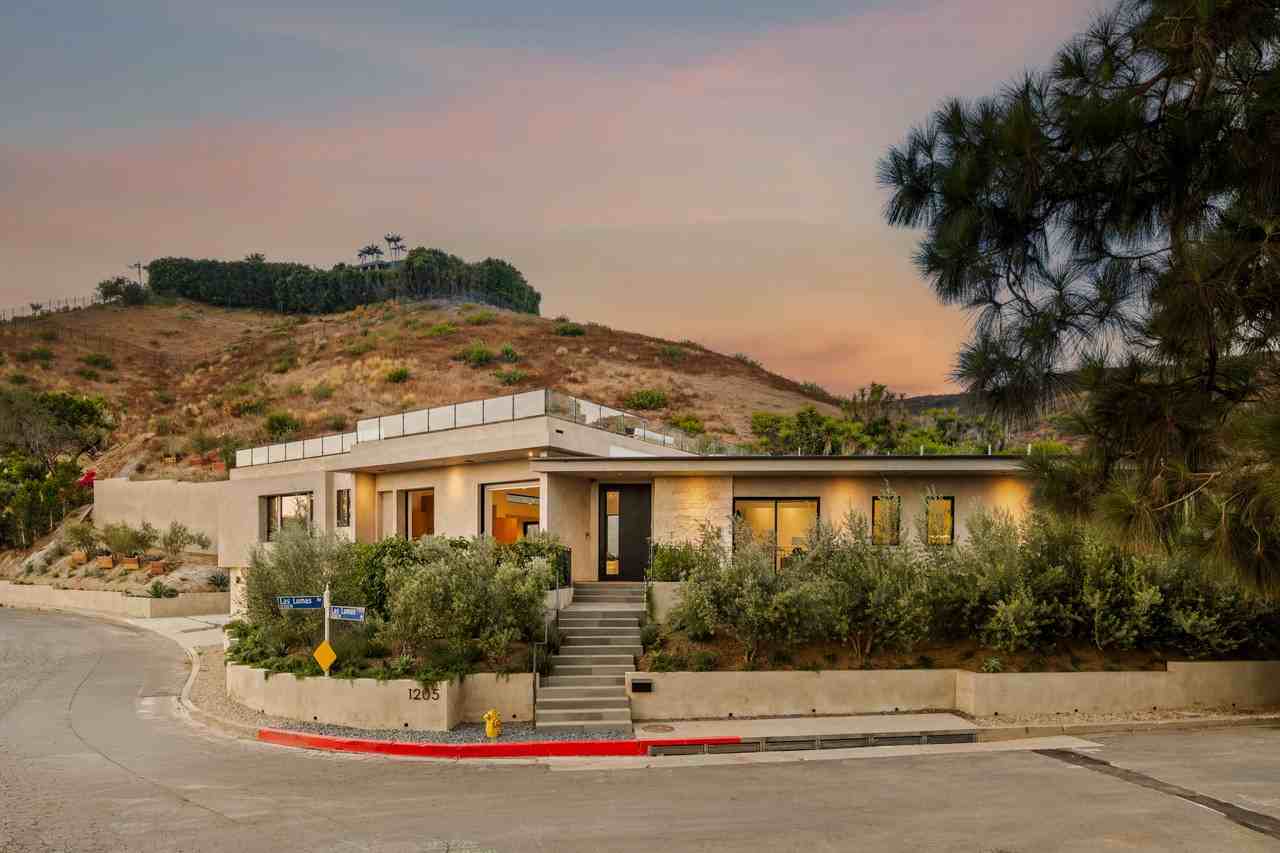 1205 Las Lomas Pl - Photo 3 of 23