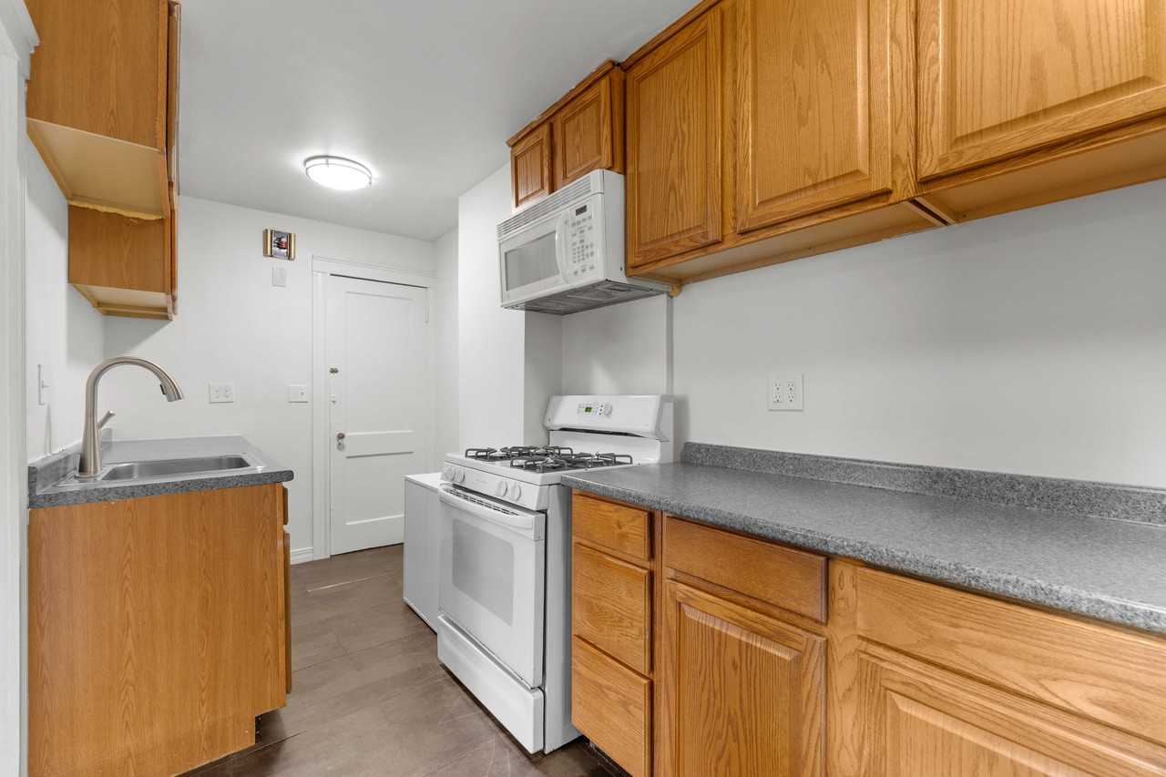 24 Potomac St - Photo 2 of 22