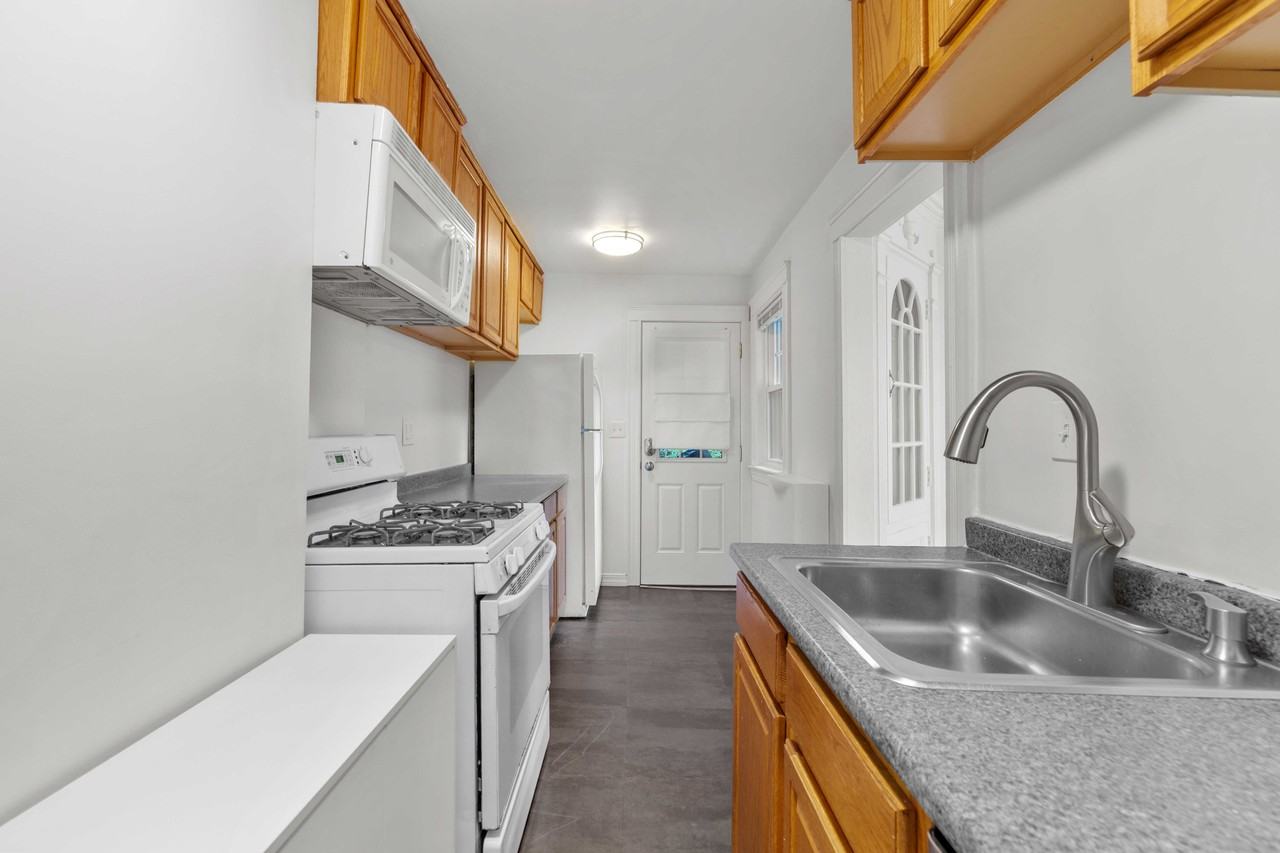 24 Potomac St - Photo 3 of 22