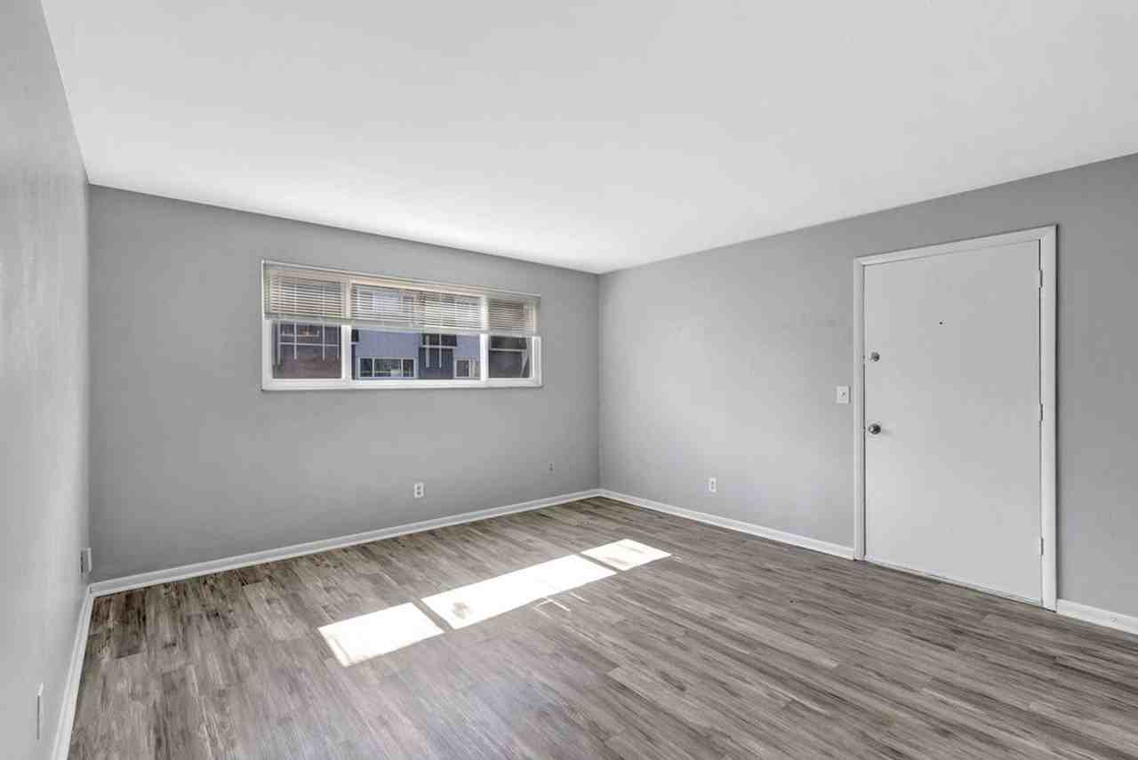 309 N 12th St #6 - Photo 3 of 11