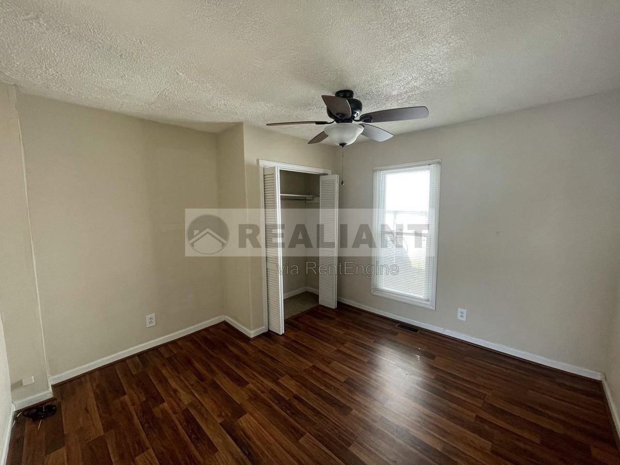 108 Langford Ave - Photo 4 of 9