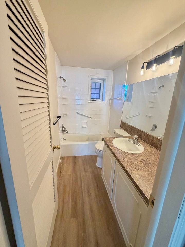 502 E Ross St #A - Photo 5 of 8