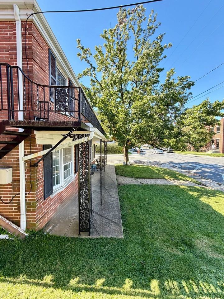 502 E Ross St #A - Photo 6 of 8