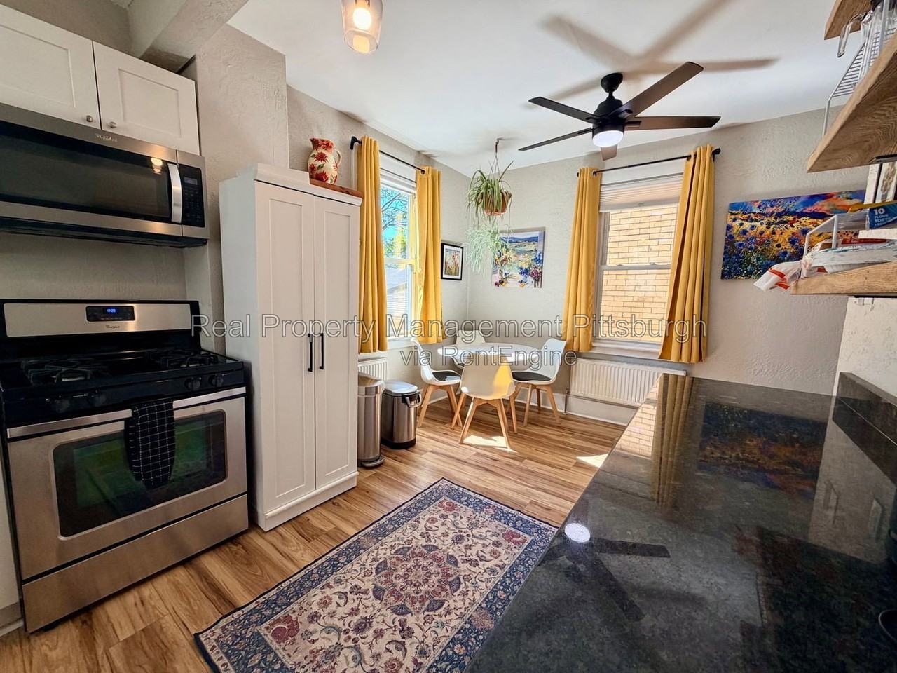 348 Albert St - Photo 3 of 21