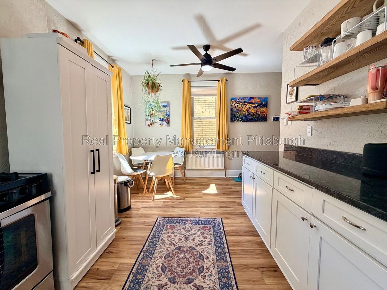 348 Albert St - Photo 4 of 21