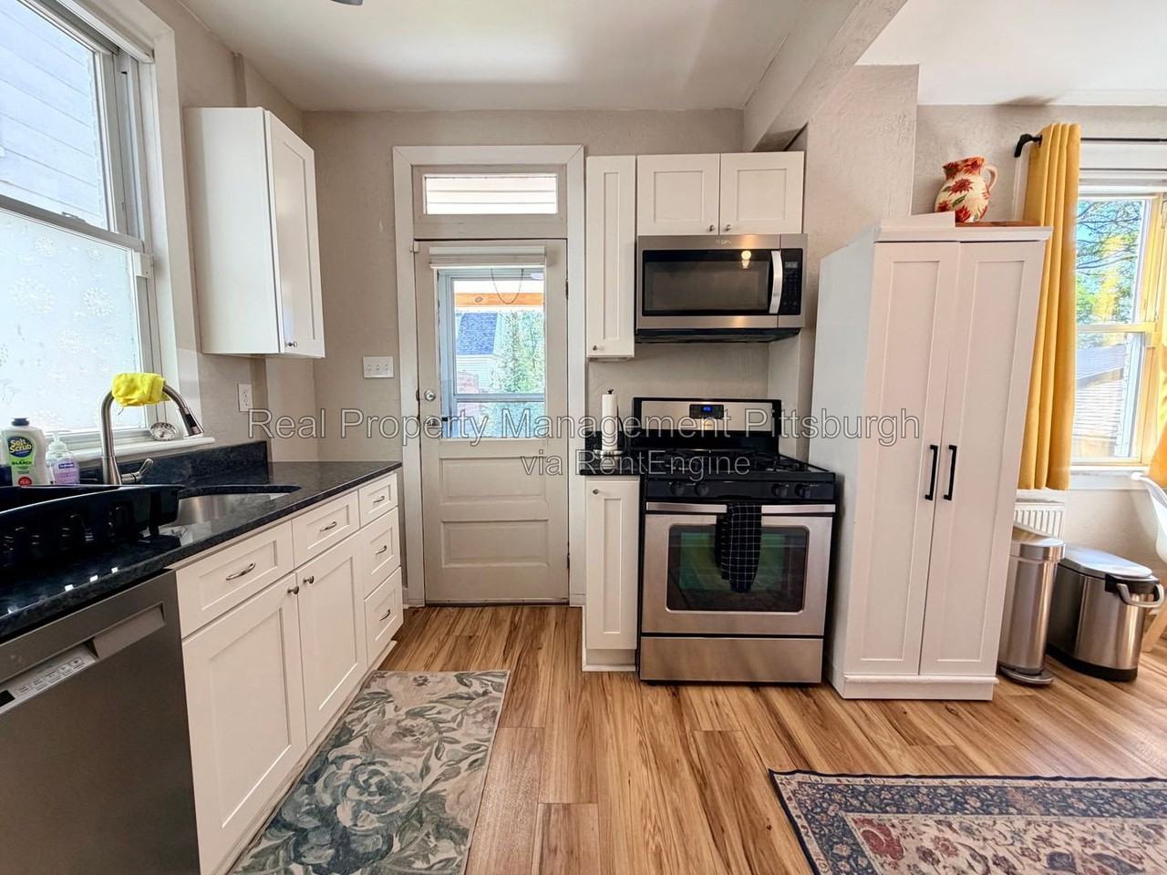 348 Albert St - Photo 6 of 21