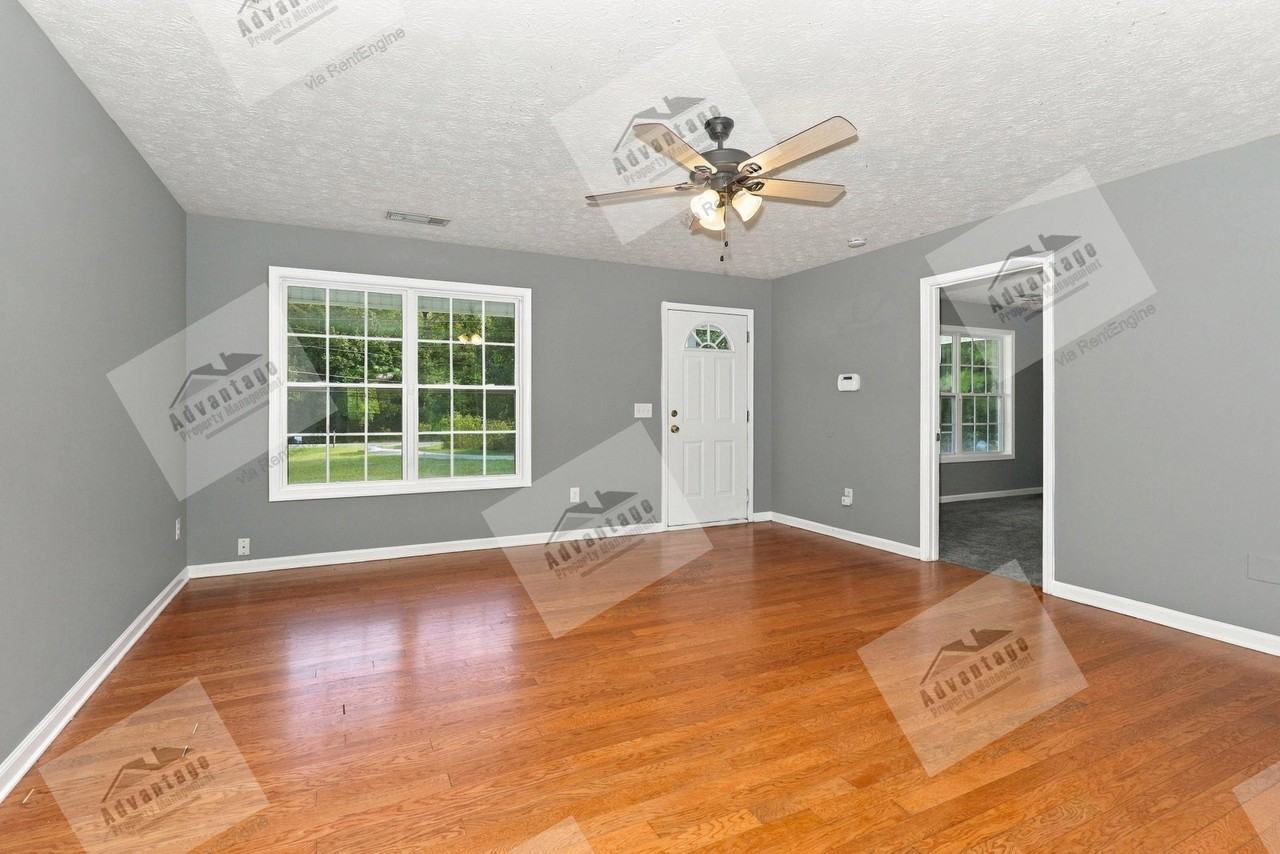 530 Midway Rd - Photo 4 of 17