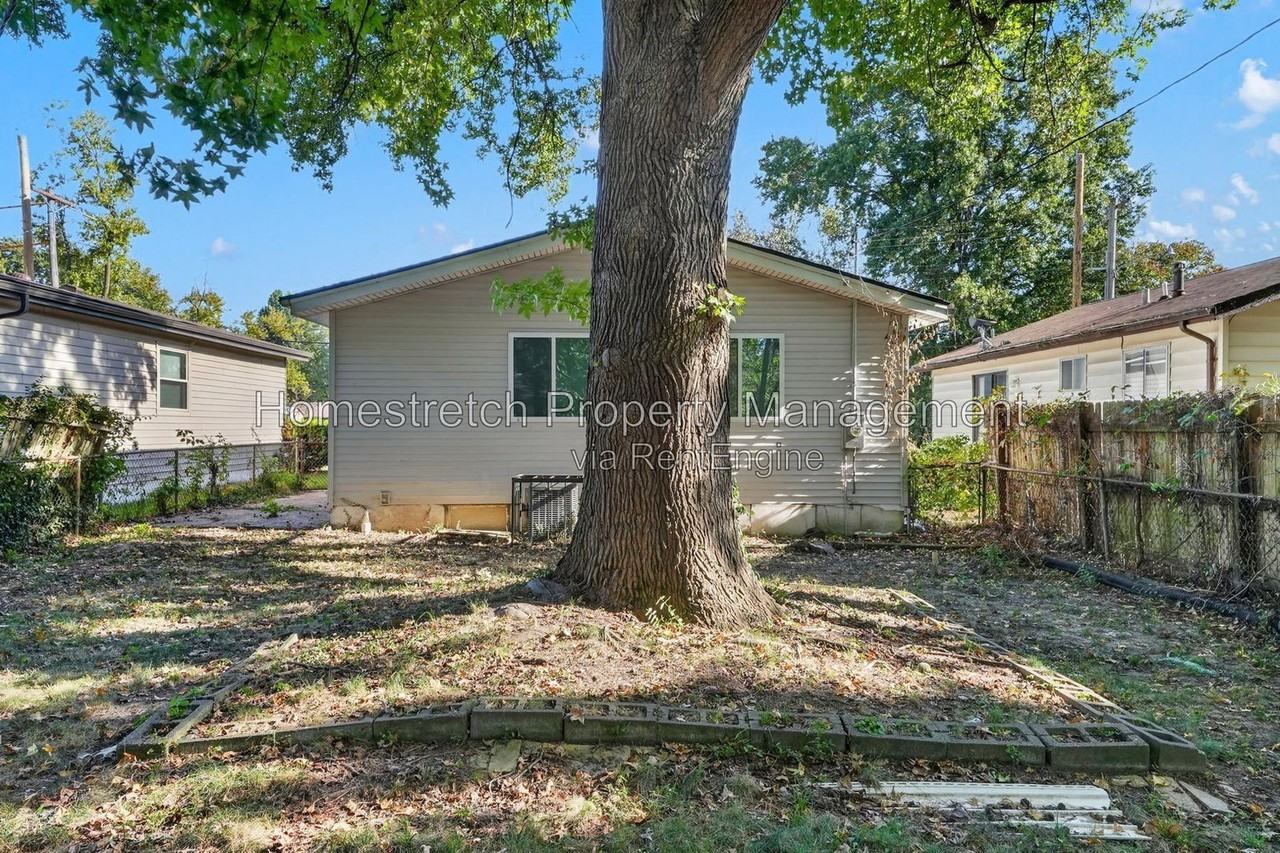12049 Larimore Rd - Photo 4 of 28