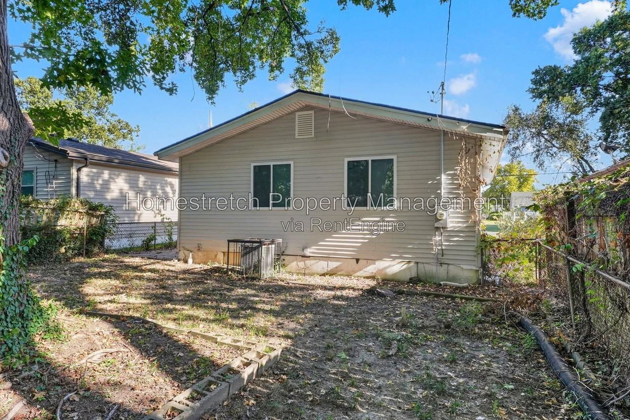 12049 Larimore Rd - Photo 5 of 28