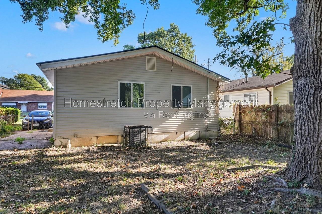 12049 Larimore Rd - Photo 6 of 28