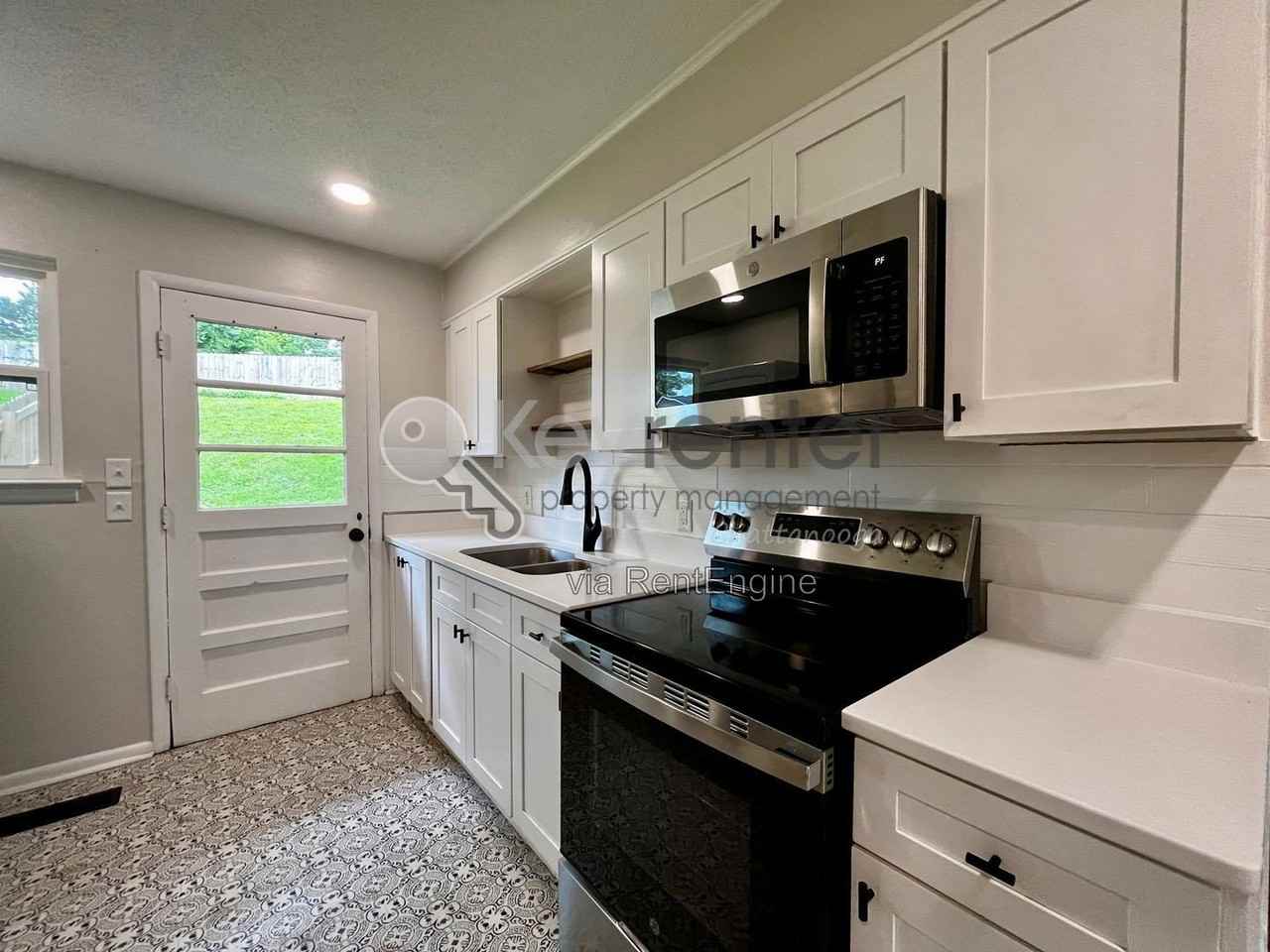 904 Tremont St #A - Photo 7 of 13