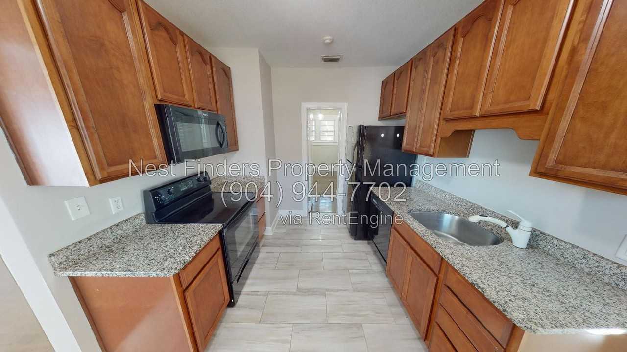 735 West St - Photo 5 of 27