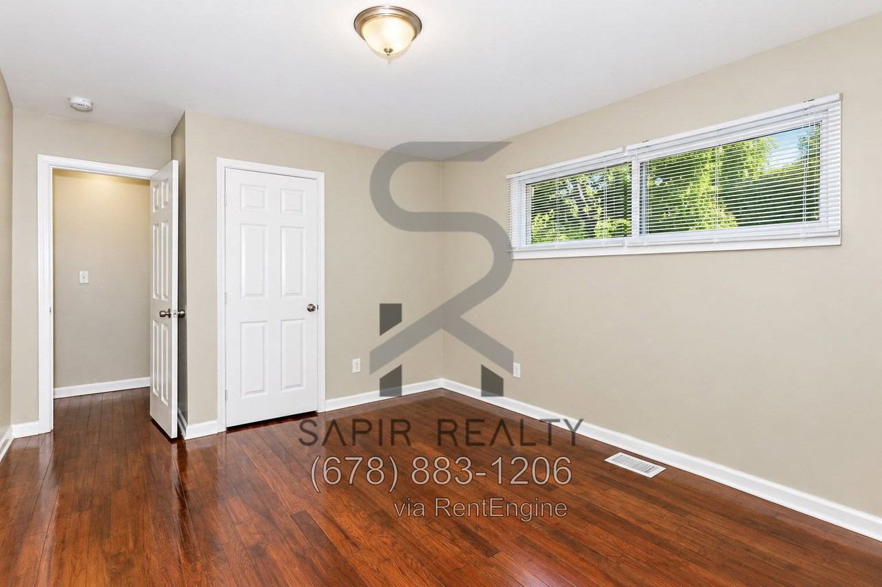 3528 Conley St - Photo 4 of 18