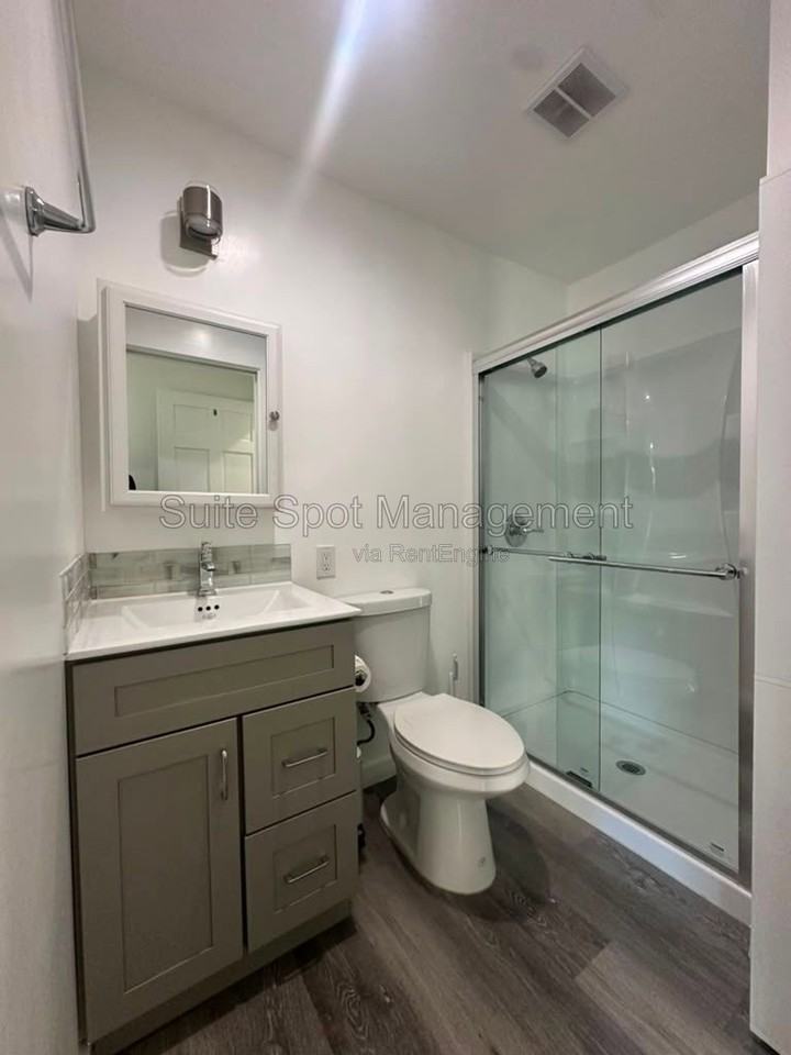 1409 Jefferson Ave #A6 - Photo 5 of 16