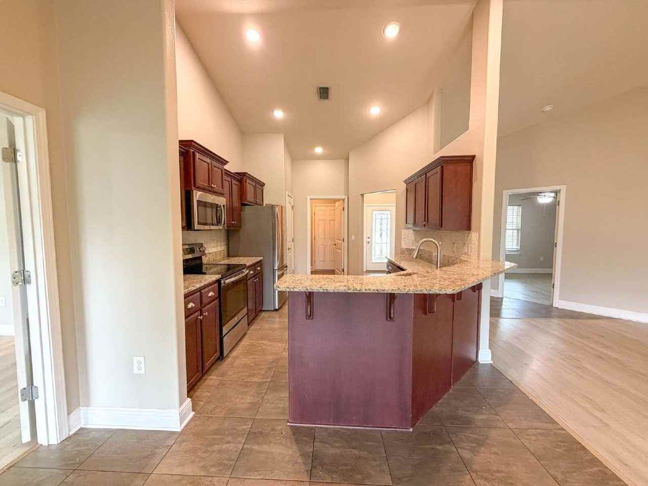 5680 Tucker Cir - Photo 6 of 36