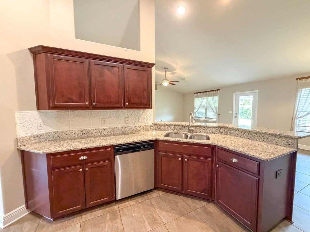 5680 Tucker Cir - Photo 7 of 36