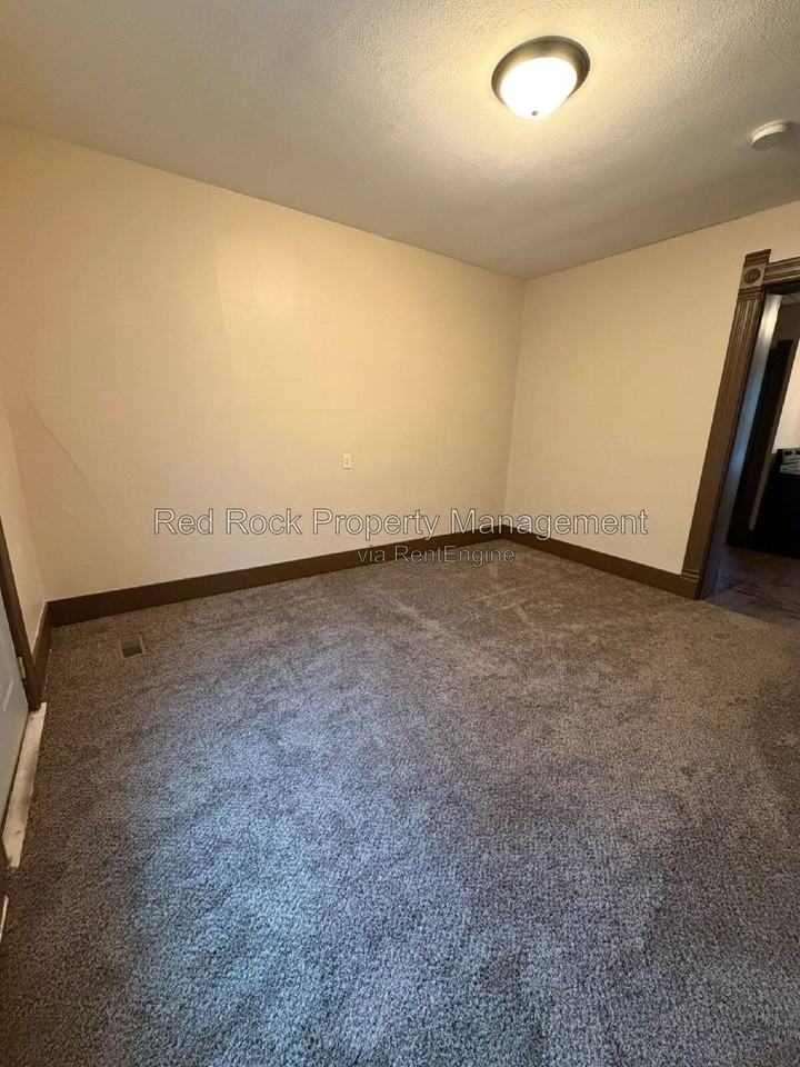 838 E Centerway - Photo 3 of 15