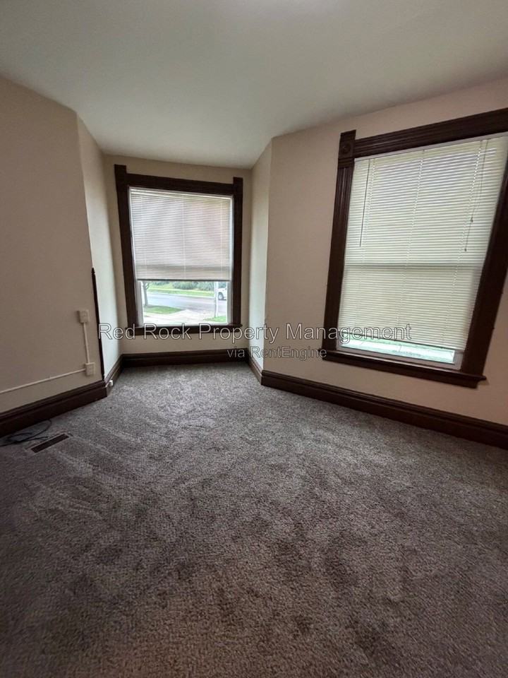 838 E Centerway - Photo 4 of 15