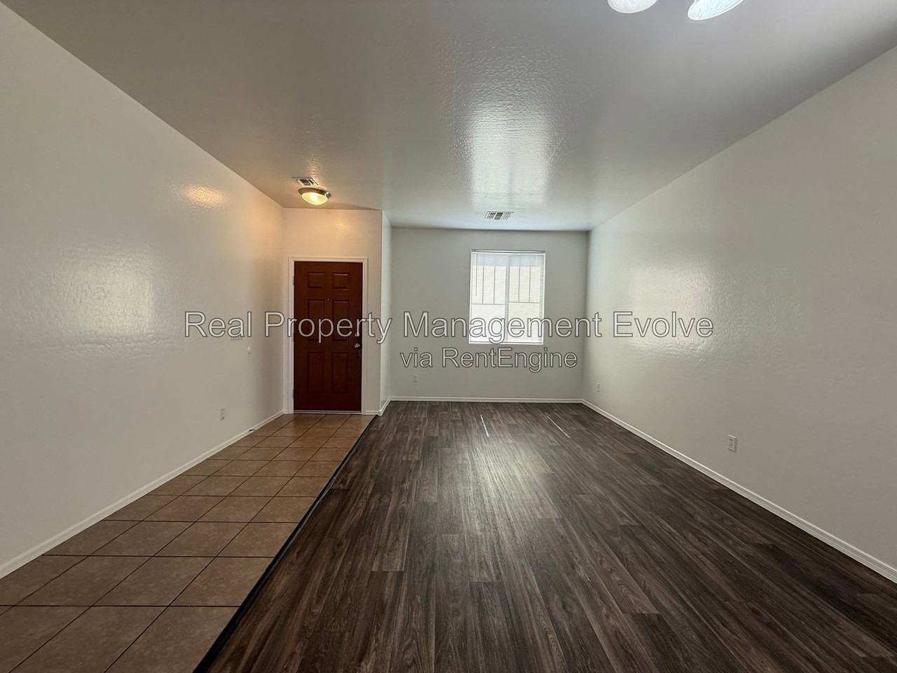 7328 W Glass Ln - Photo 4 of 31