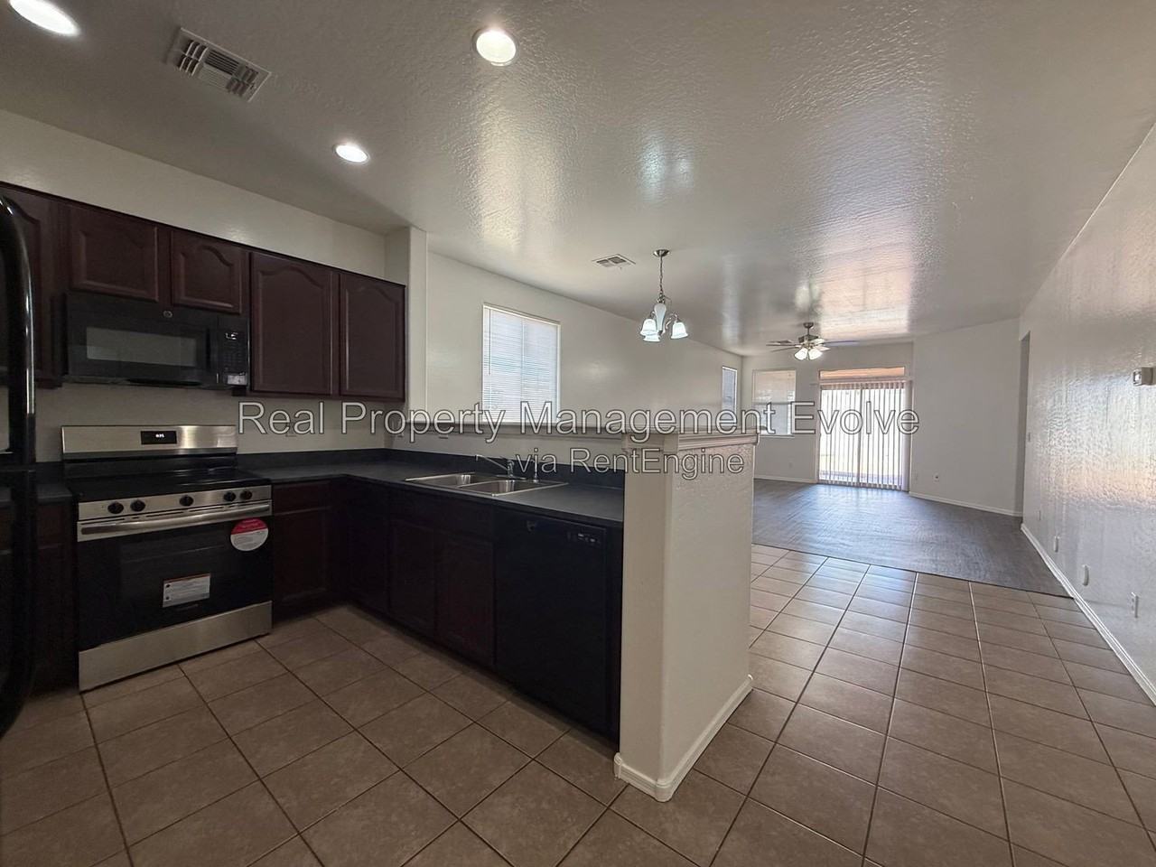 7328 W Glass Ln - Photo 5 of 31