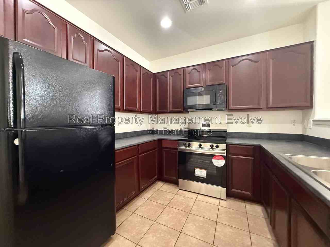7328 W Glass Ln - Photo 7 of 31