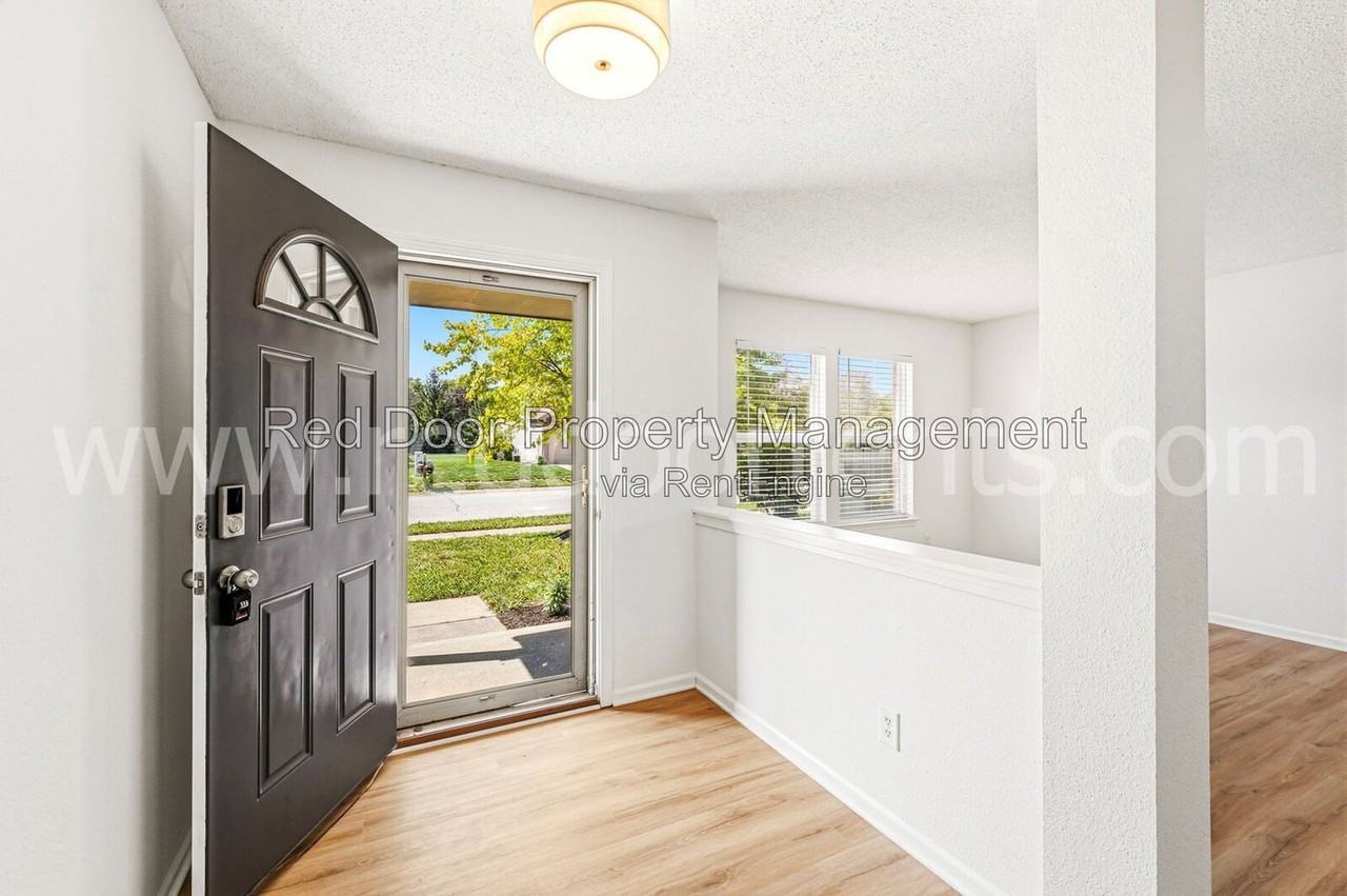 2443 Windsor Pl - Photo 5 of 50