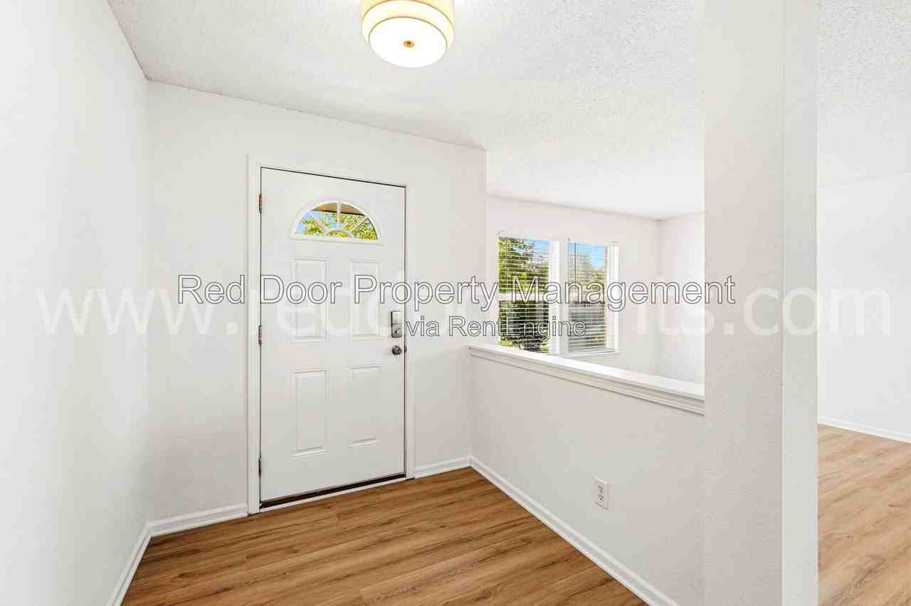 2443 Windsor Pl - Photo 6 of 50