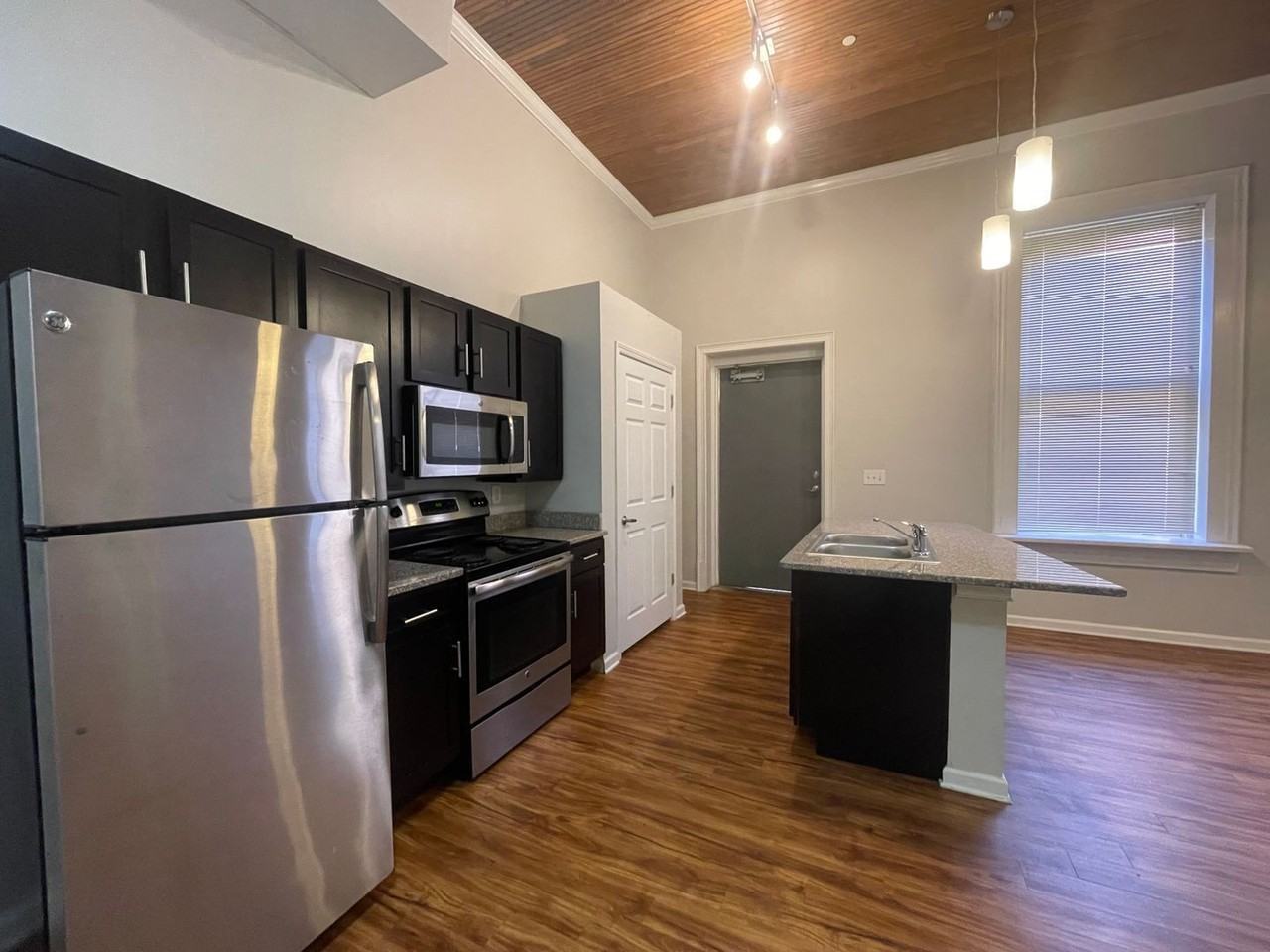 482 Poplar St #2 - Photo 4 of 13