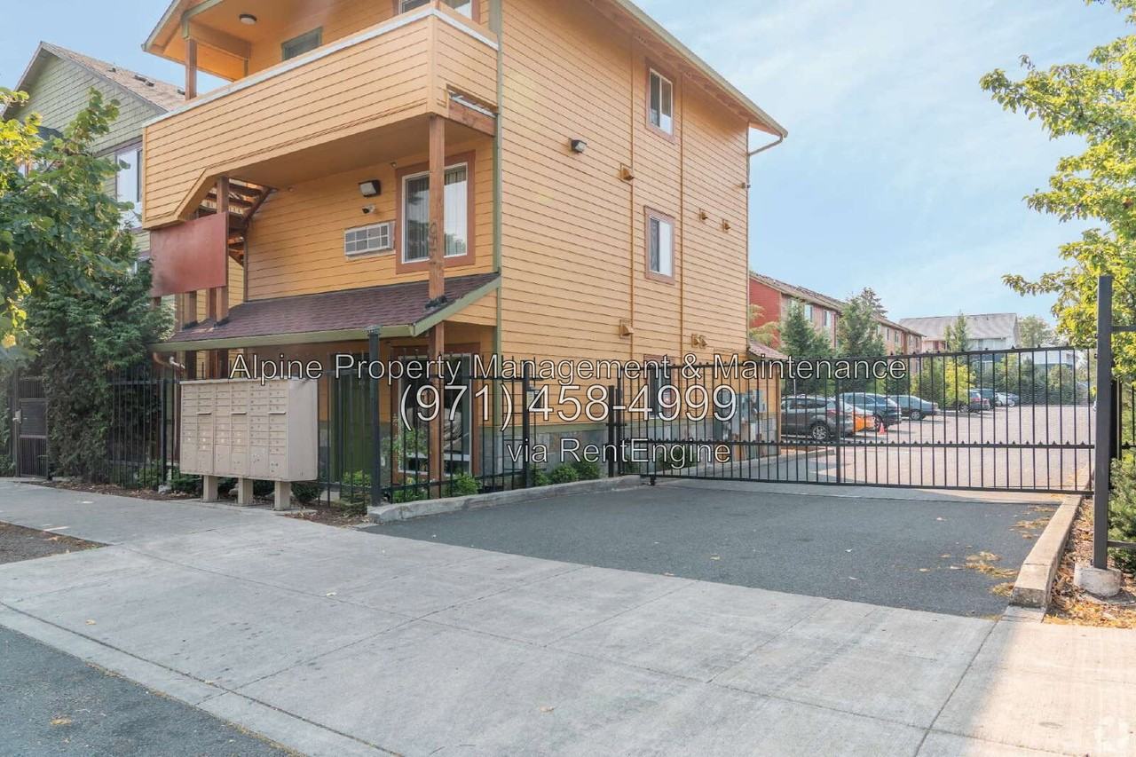 235 Se 146th Ave #331 - Photo 2 of 9