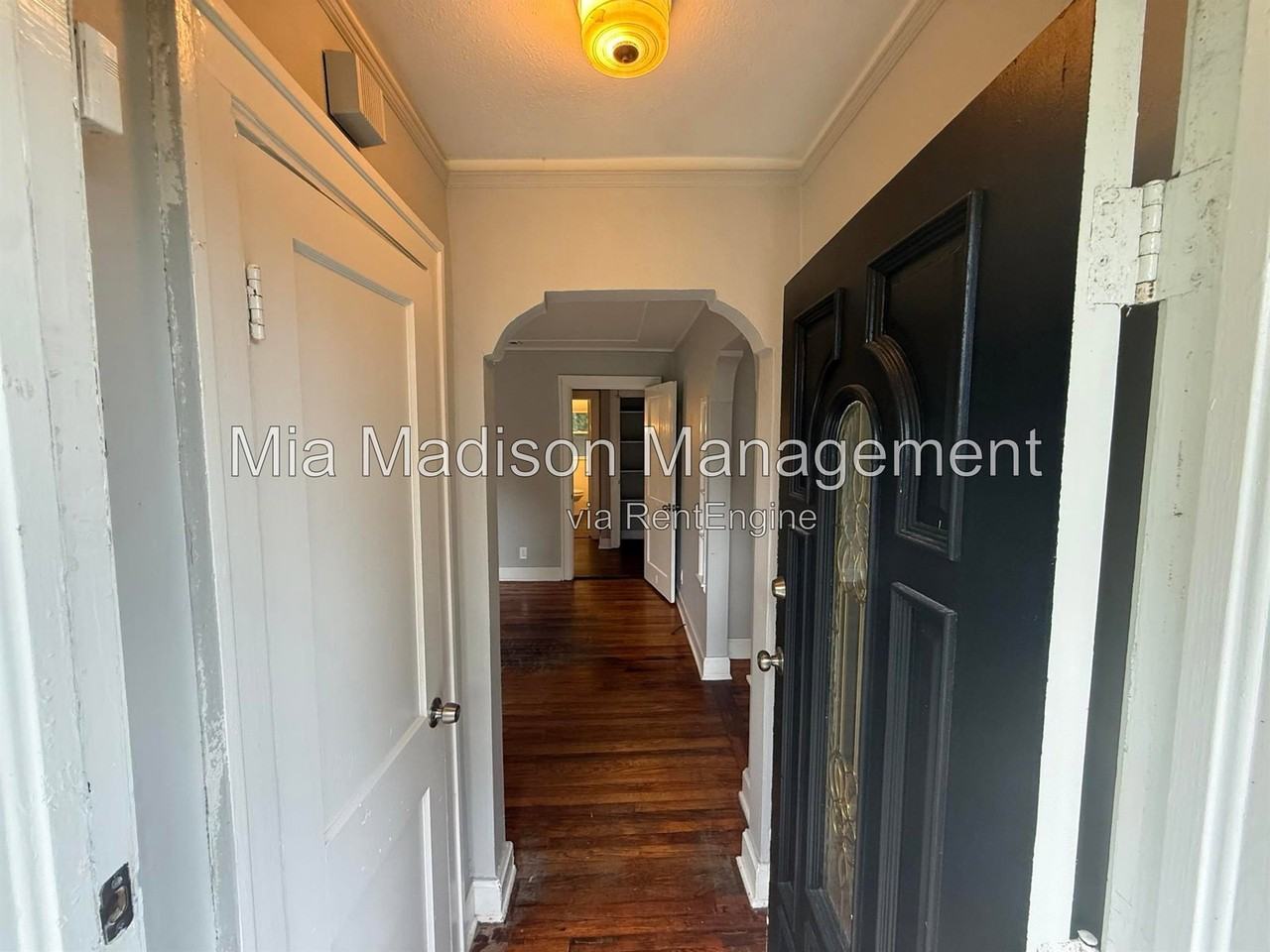 2215 Alabama Ave - Photo 3 of 23
