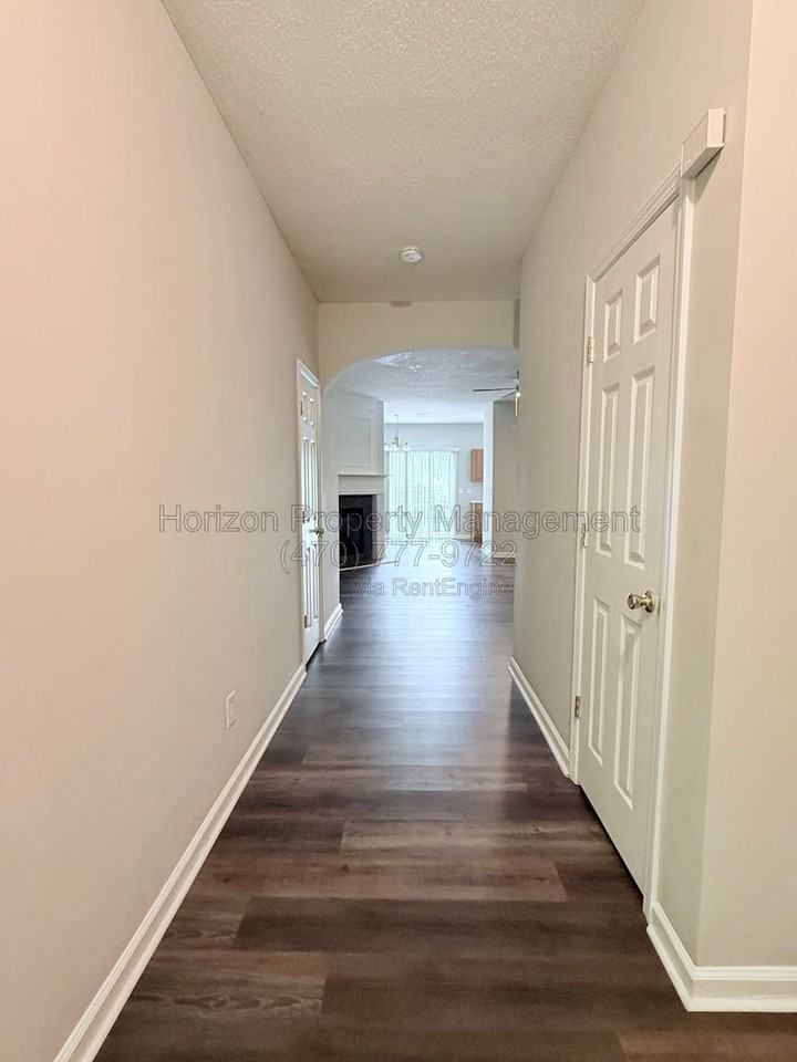 111 Primrose Dr - Photo 5 of 25