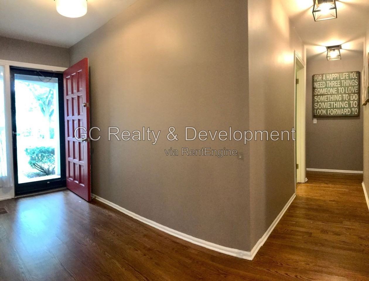 1084 Crofton Ln - Photo 2 of 23