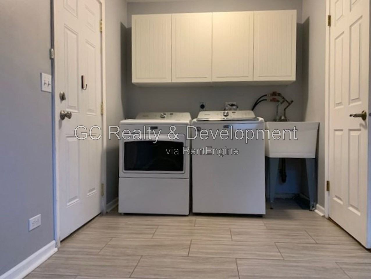 1084 Crofton Ln - Photo 3 of 23
