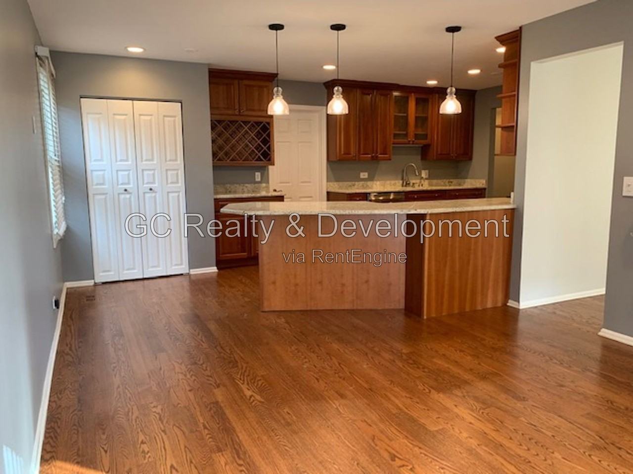 1084 Crofton Ln - Photo 7 of 23