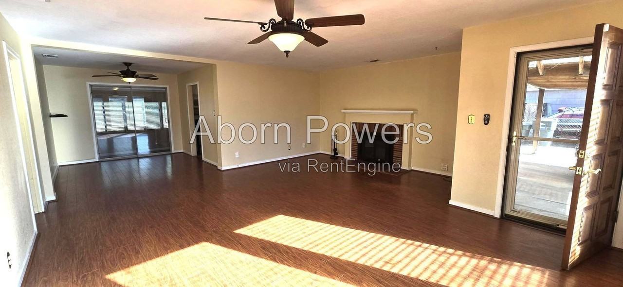 2541 Butano Dr - Photo 4 of 22