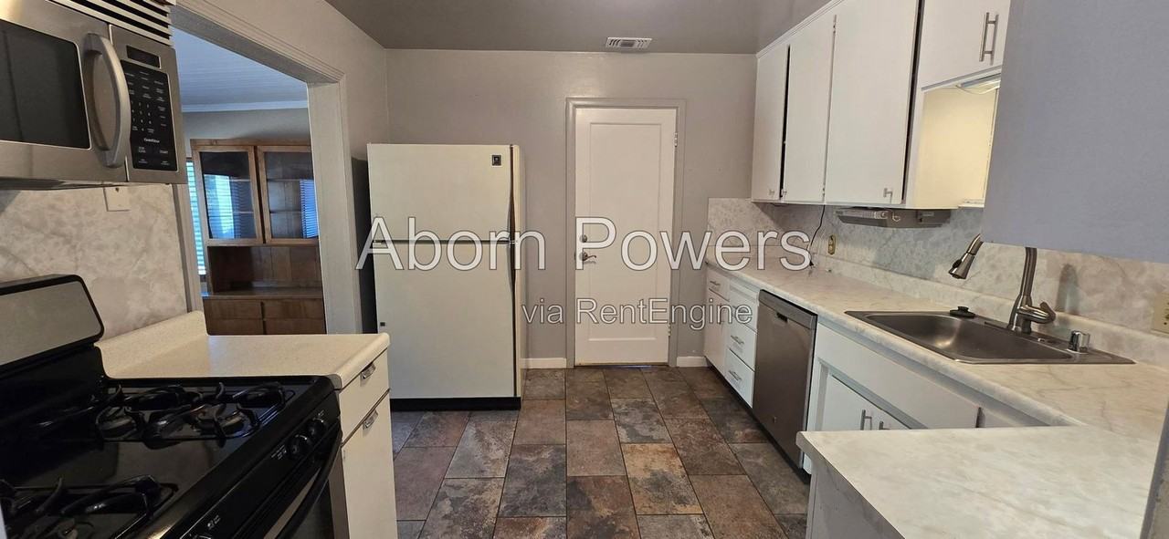 2541 Butano Dr - Photo 7 of 22