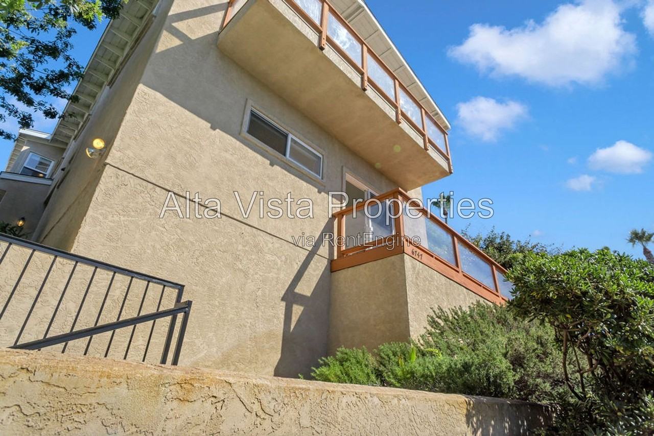 6747 Draper Ave - Photo 2 of 31