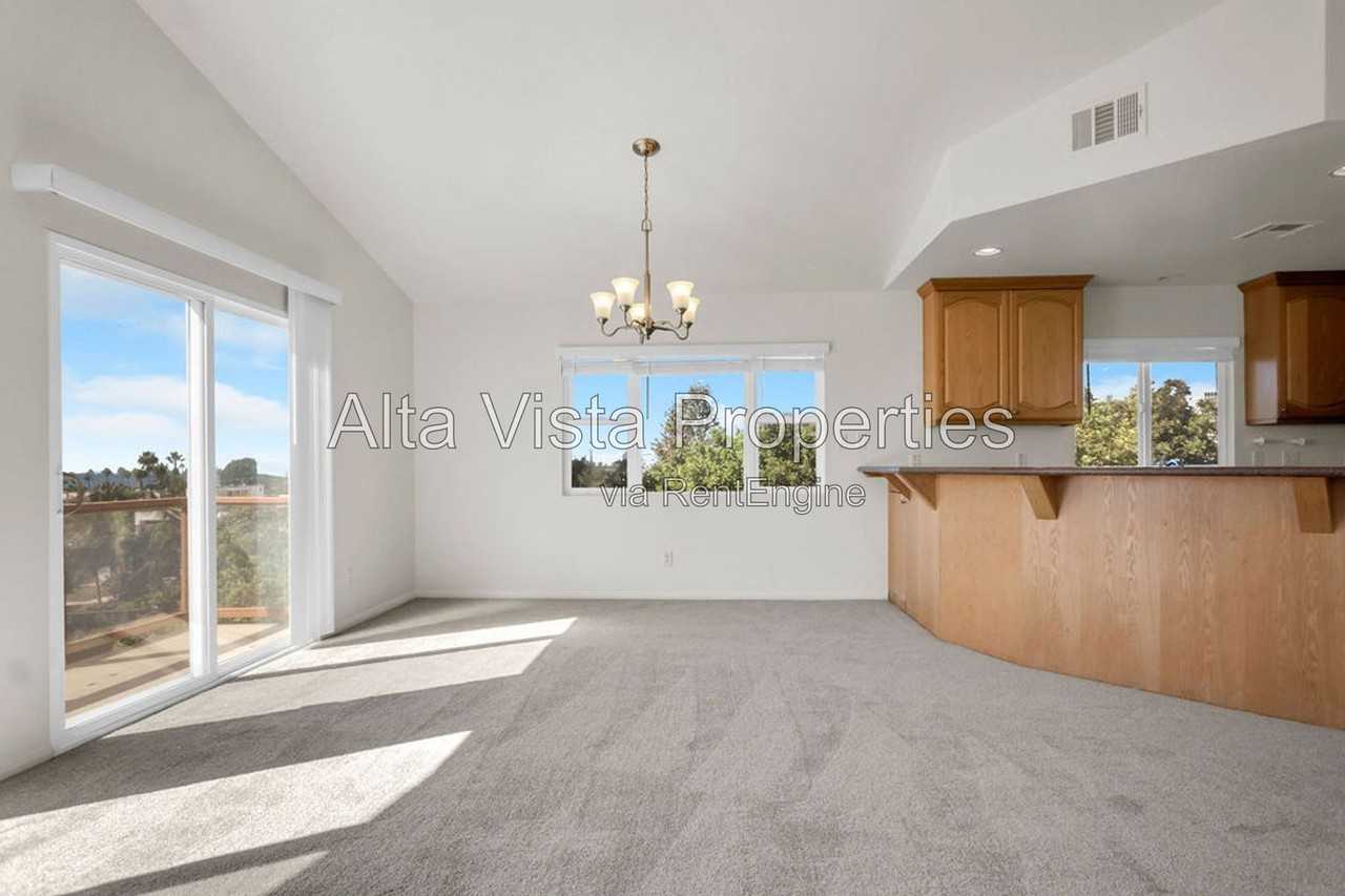 6747 Draper Ave - Photo 5 of 31