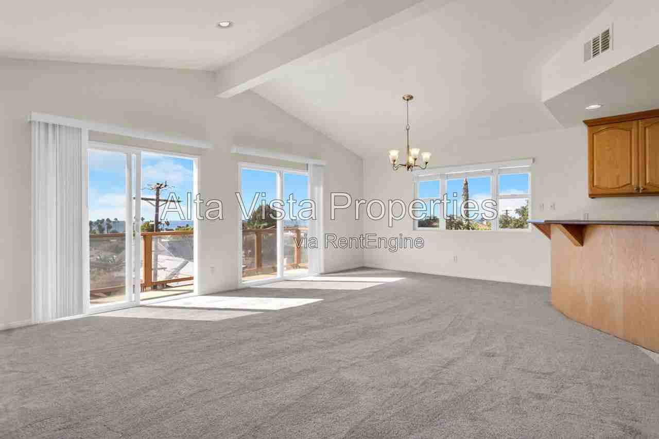 6747 Draper Ave - Photo 6 of 31