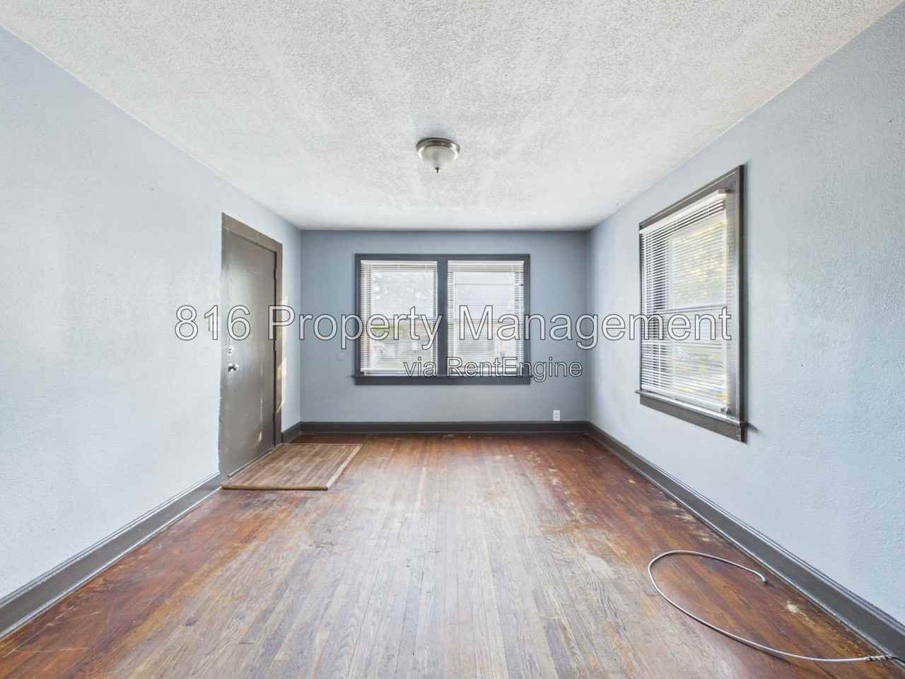 2918 E 61st St - Photo 3 of 21